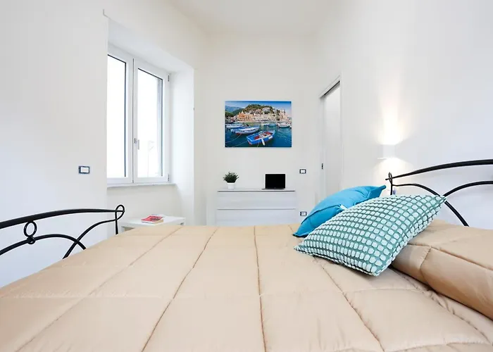 Gueshost - Amalfi & Positano In *